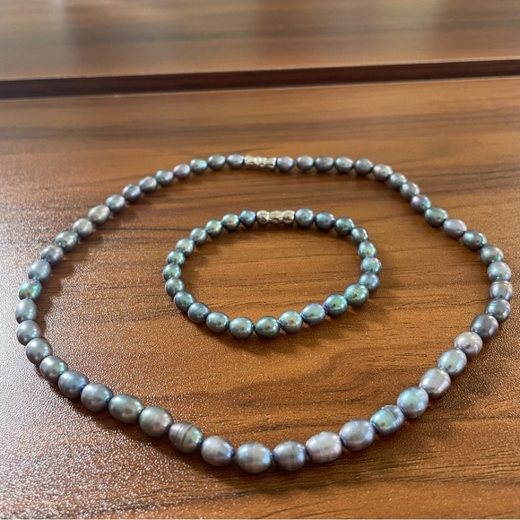 HOST PICK⭐️Purple Pearl necklace & Bracelet set 🤍🤍 Handcrafted Quality ✨ - Picture 6 of 6